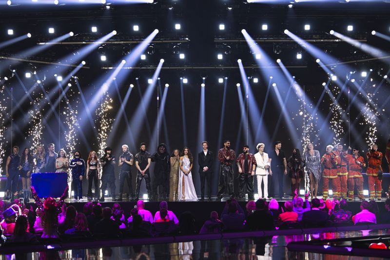 Fil:Artisterna och programledarna final 2026.jpg